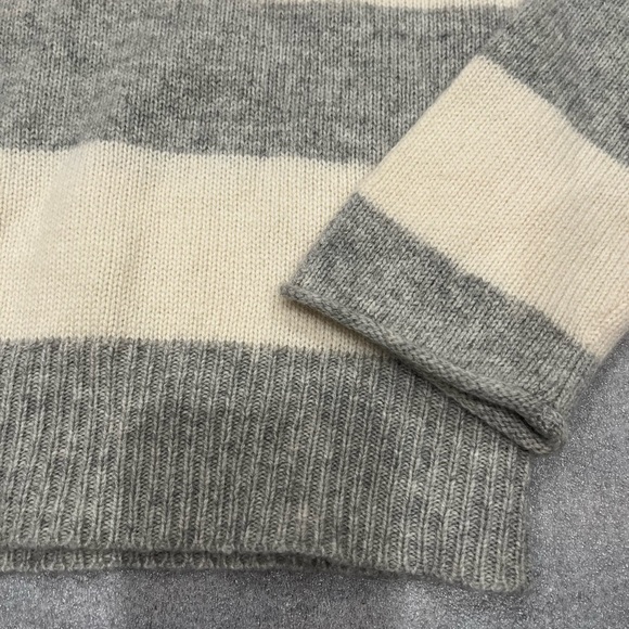 [M]Abercrombie&Fitch WMN Striped Gray and Cream Wool Cashmere Sweater Deep V - Picture 2 of 7